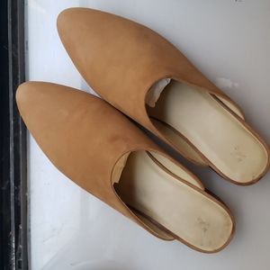 Nisolo Mariella mules in Sand, size 9.5